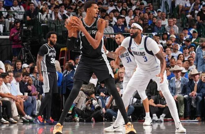 揭幕战过后的文班，正式迈入超巨行列