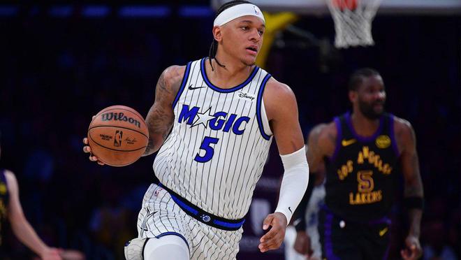 比肩传奇，魔术队保罗·班切罗带队击败湖人队时砍下36分