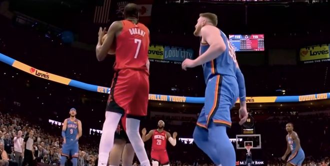 强行叫暂停险吃技犯，NBA球员“懵圈”时刻真不少