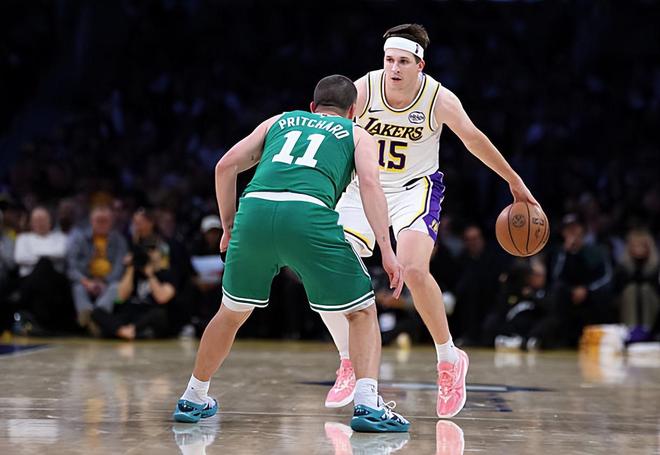 关键场次又掉了链子，湖人后场大将在硬仗中还是很难有所发挥？