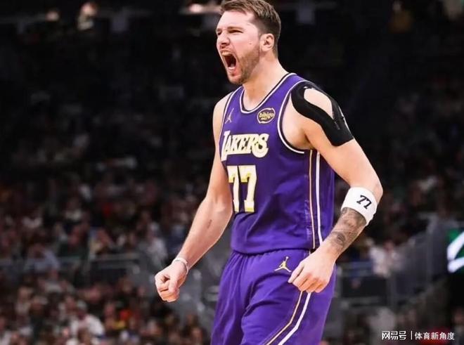 突發(fā)，10人遭NBA調查，湖人半場狂勝31分，東皇40+得分超獨行俠