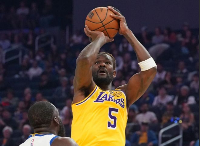 艾顿打出湖人生涯最强一战！里夫斯盛赞：他的表现如同猛兽