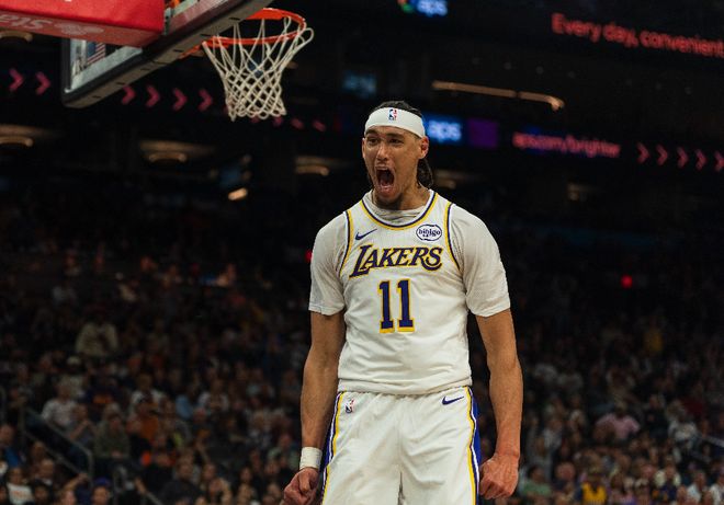 湖人2配角太好用了！海斯打成内线大核，肯纳德无球权展全面输出