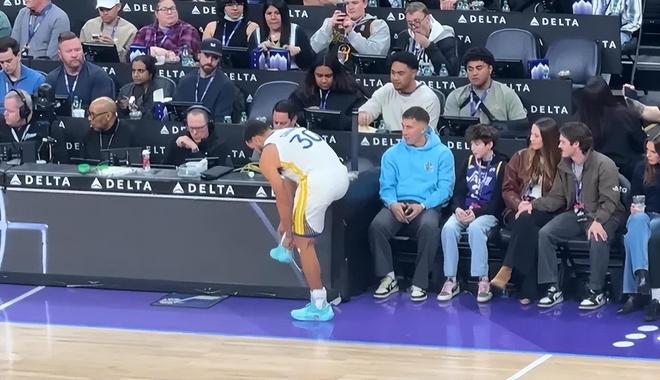 勇士大胜爵士！库里穆迪齐爆，5替补齐发挥，格林依然副作用！