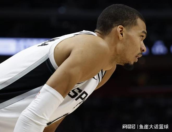 40分慘敗！文班10分5罰，馬克西19中8探花傷退，馬刺8人得分上雙