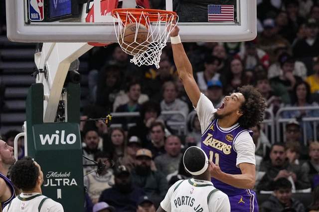 打瘋了！湖人轟25-2攻勢打崩雄鹿：東契奇21+5+5，字母哥苦撐