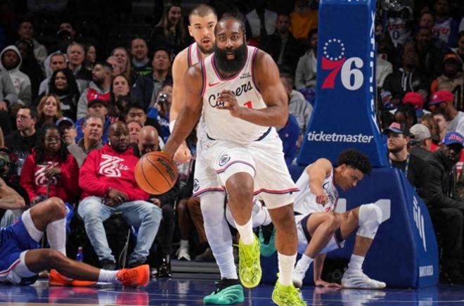 2连败！哈登28+6该离开了，船记赛后不满裁判，格莱姆斯承认犯规