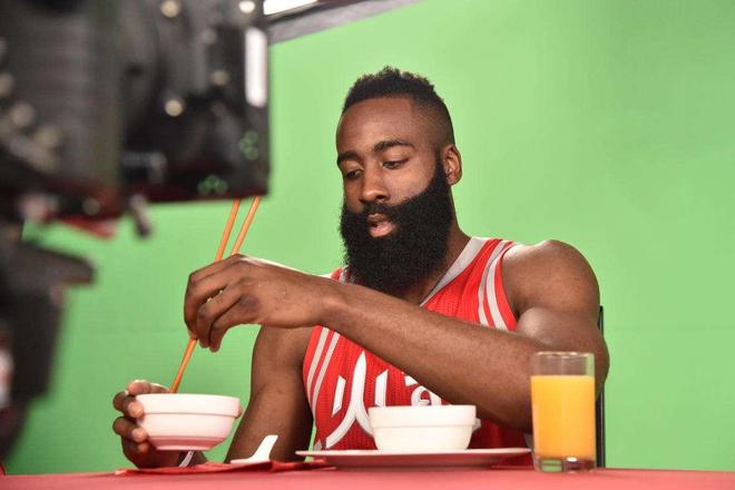 2位老将+1枚首轮？火箭队追哈登预计筹码出炉，斯通或仍需加价