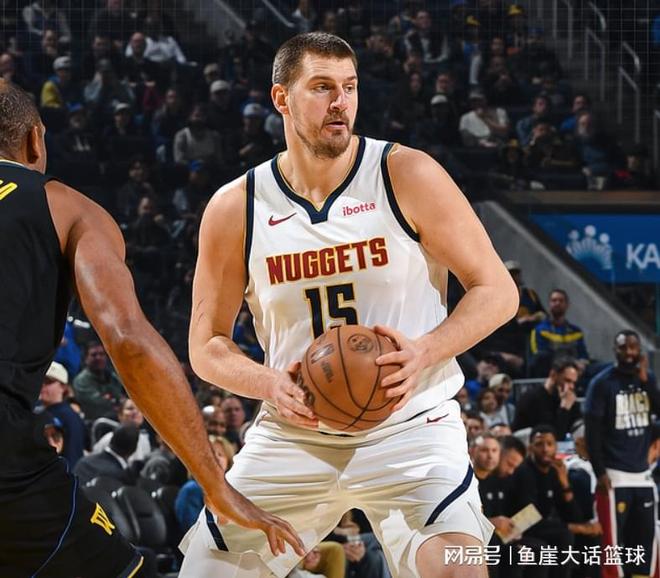 大爆冷！约基奇35+20+12霍福德创纪录，库里兴奋庆祝，波杰立大功