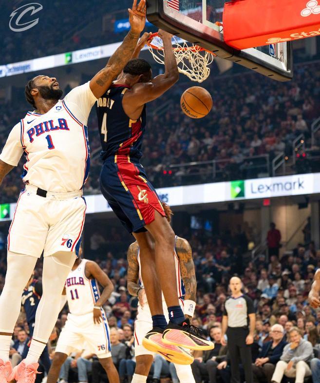 米切爾46+8完爆最強(qiáng)探花，莊神閃耀馬克西空砍27分，騎士力克76人