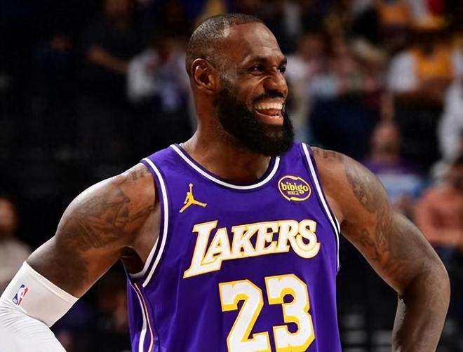 官宣！詹姆斯今夏成为完全自由球员，勇士正式加入争夺战！