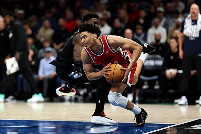 次轮末也有宝贝！快船锋线新秀已经是一名相当不错的3D球员了？