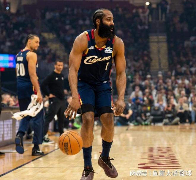 骑士完败！哈登19+10不满吹罚，塔图姆20+3，米切尔30+7全队第一