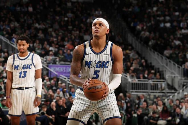 无字母哥雄鹿狂输魔术39分：班凯罗3节33分 波蒂斯神迹历史第二