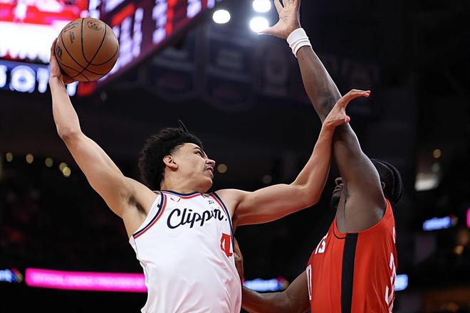 近段时间状态下滑非常明显！快船锋线新秀再这样要跌出轮换阵容了