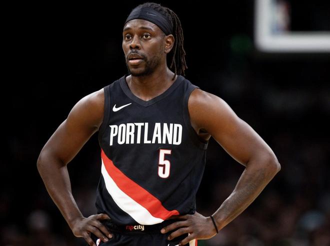 为吸引字母哥？名记：尼克斯有意与开拓者交易得到老将霍勒迪