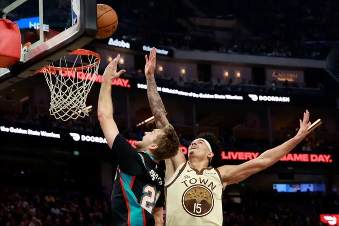 一夜四笔签约达成：勇士1500万签15+12前锋，28+10后卫签约独行侠