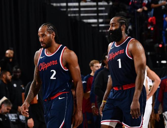 航母变破船！小卡比尔打铁，哈登15+11带不动，鱼腩21分大胜快船