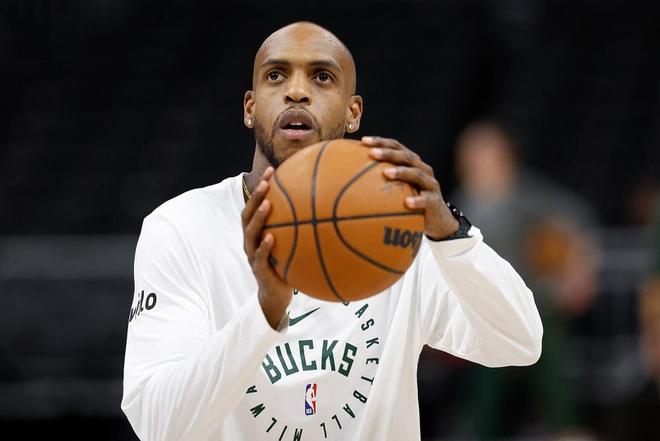 东部第一出手！NBA买断市场地震！米德尔顿时隔13年重回底特律