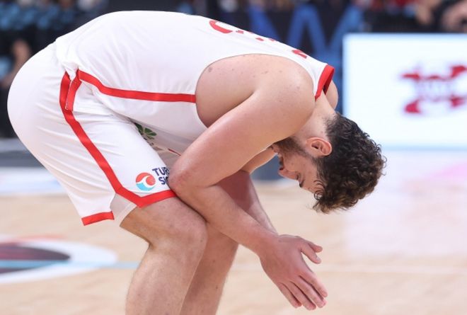 胜勇士，却有两将引发担忧！阿门进攻拉胯，申京全方位下滑成毒瘤