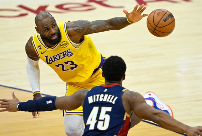 4勝12負，凈輸203分！超級三巨頭成為擺設，你們離重建也不遠了