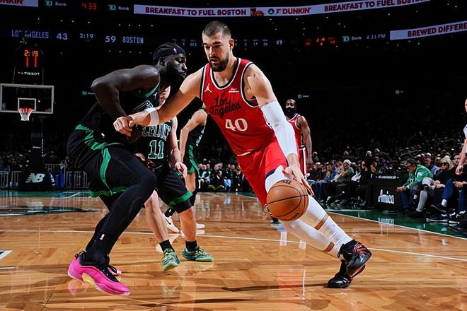 面對凱爾特人內線都如此吃力，快船內線支柱的狀態真是很不理想？