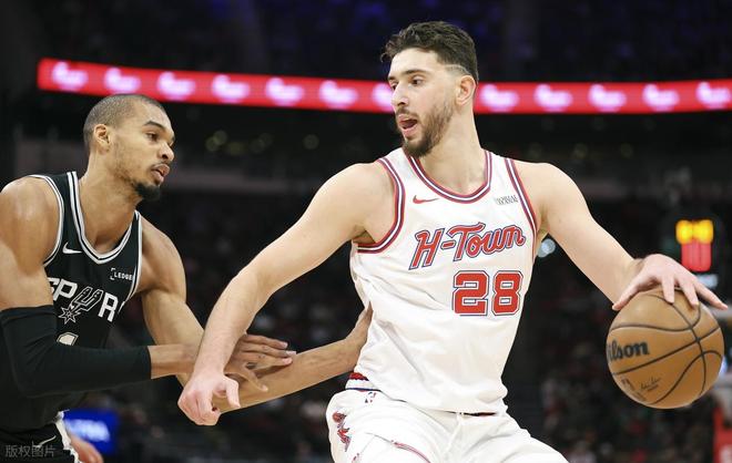 马刺逆转火箭，杜兰特空砍24分，一战看清5个现实：文班是个怪兽