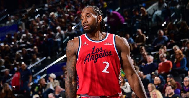 快船15胜3负！伦纳德谈球迷将直播“吃推”：换点别的东西吃吧