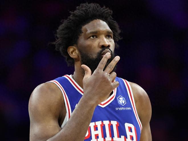 MVP无水货！场均30分8板5助，带队10胜4负，你拿3亿真不贵