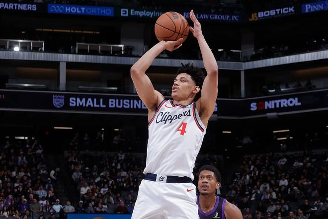 稳定性还是差了一些！快船锋线新秀面对国王的表现真是堪称灾难？