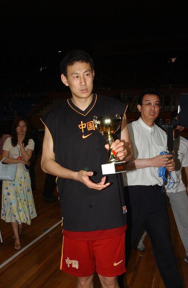 2分1助1断的背后：杨瀚森用7分半钟撕开NBA生存法则