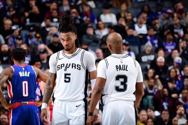 马刺后场新星：保罗对我有很大的影响，他让我顺利度过了新秀赛季