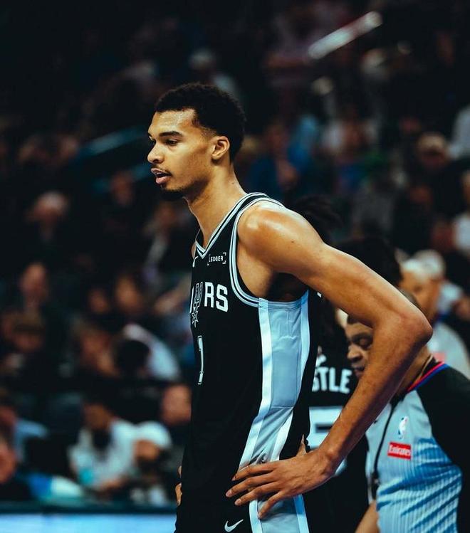 文班亚马39+9+2封盖，华子55分+末节26分难救主，马刺复仇森林狼