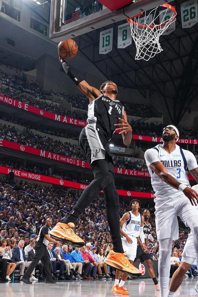 马克西暴走，爱德华兹创神迹！对不起字母哥，今日最佳是文班亚马