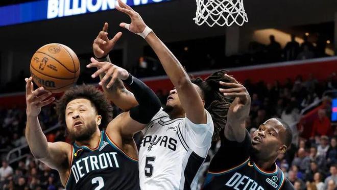 马刺克活塞：文班亚马的存在感