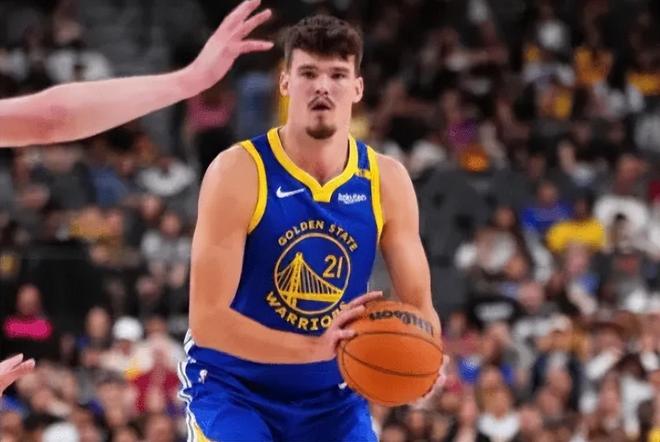 没了库里巴特勒勇士没法看！全边角料无自主进攻，仅波斯特有价值