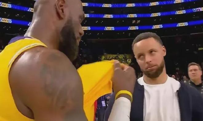 正式首秀！7投砸出10分！湖人又一笔神级交易