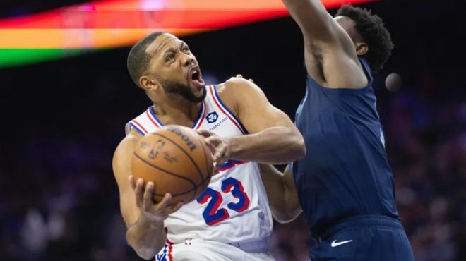 Shams：76人将埃里克-戈登交易至灰熊