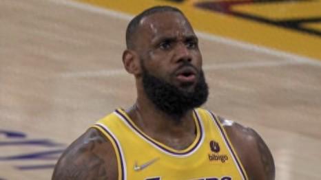 东契奇38分湖人胜快船，小卡伤退空砍31分快船油尽灯枯