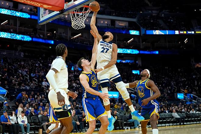 内线实在是太弱了！连得分能力有限的戈贝尔都能够轻松打爆勇士？