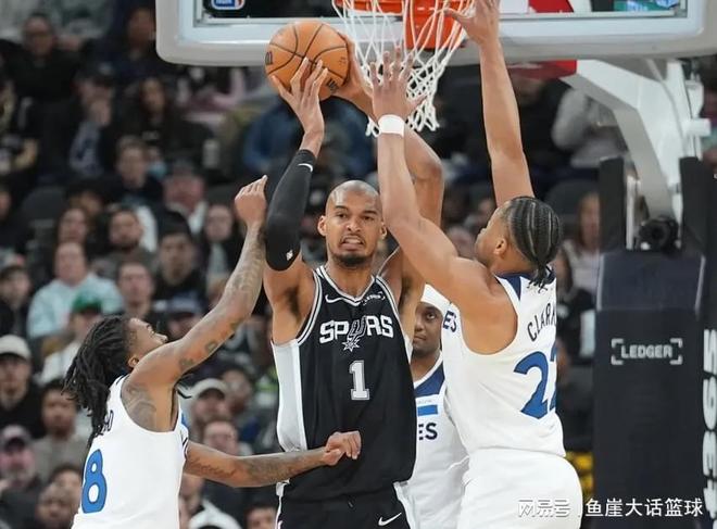 马刺险胜！华子55+4生涯新高，文班39+9替补立大功，榜眼末节0分