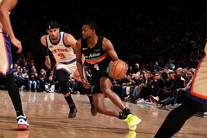 被尼克斯各种打爆，马刺后场支柱怎么会突然间打出灾难级表现？