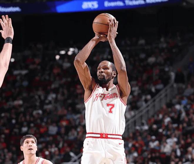 火箭惨败马刺！仅杜兰特能看，阿门申京隐患明显，替补仅得14分！