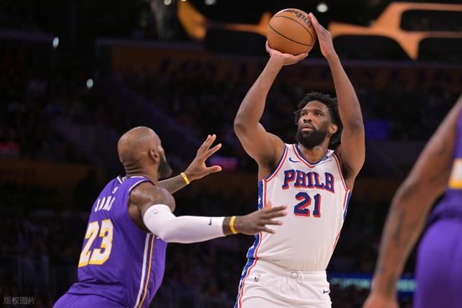 东契奇伤退，湖人逆转76人，谁是赢球功臣？数据不说谎！里皇太强