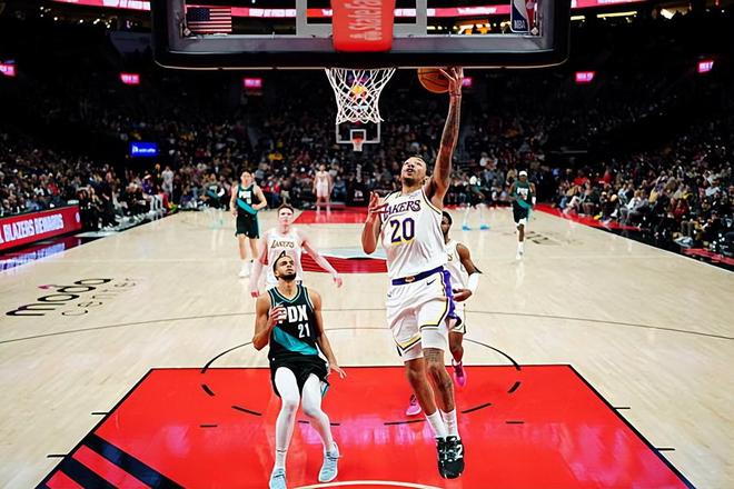 表现还在不断下滑，湖人后场新星能否守住手里的双向合同？