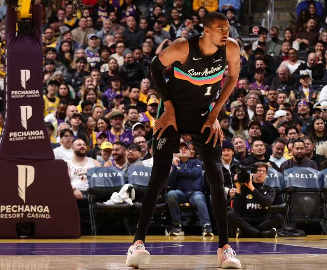 一战创14纪录无愧外星人！文班亚马40+12统治攻防 邓肯接班人太强