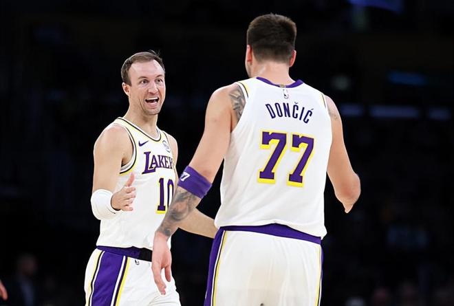 明明个人状态相当不错，但湖人后场新援却不能得到更多的球权？