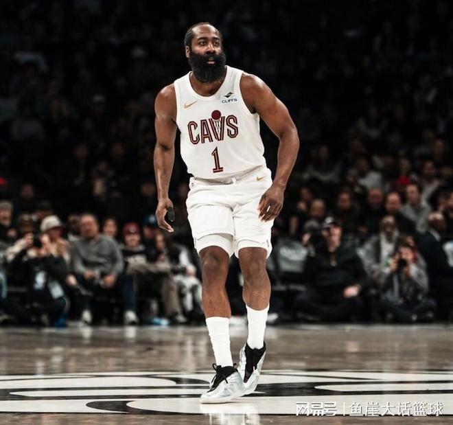 骑士险胜！哈登22分12罚，莫布里17+13全队第一，湖人旧将也爆发