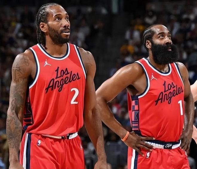 右脚踝扭伤！左膝不适！战神卡提前结束客场之旅，哈登没有退路