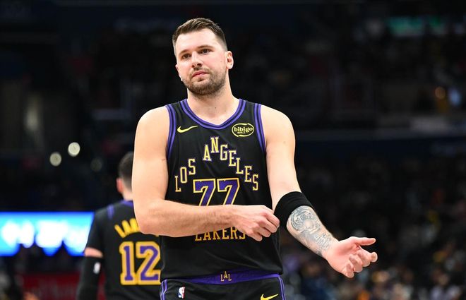 不包夹东契奇啥后果，奇才给出答案，布朗尼子承父业暴扣点燃客场